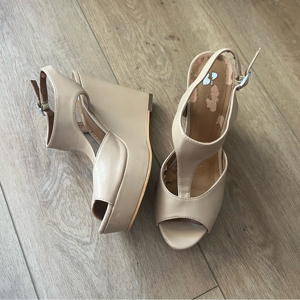 BP. Nordstrom Elegant Beige Wedge Sandals size 6